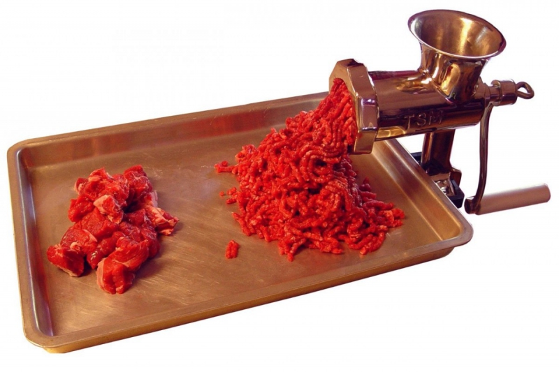 boucherie-AMPUS-min_meat_grinder_meat_mincer_kitchen_appliance_grinder_mincer_hamburger_food_preperation_butcher_shop_tool-1158997